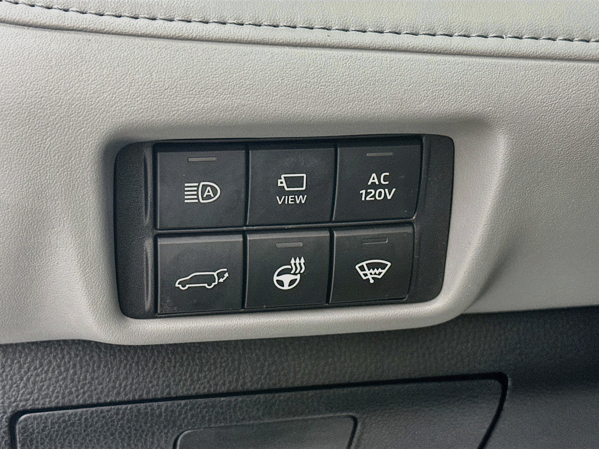 Used 2020 Toyota Highlander Limited w/ Protection Package #3 AWD/4WD image 10
