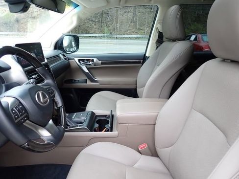 Used 2023 Lexus GX 460 Premium w/ Premium Plus Package image 16