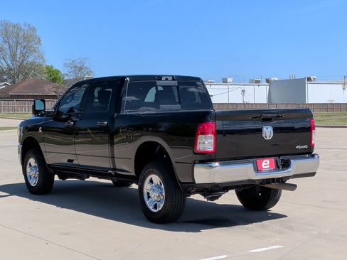 Used 2024 RAM 2500 Tradesman w/ Chrome Appearance Group image 6