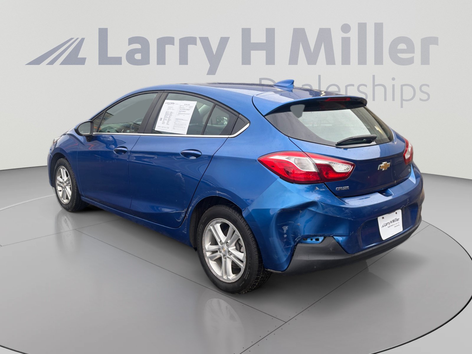 Used 2017 Chevrolet Cruze LT FWD image 3