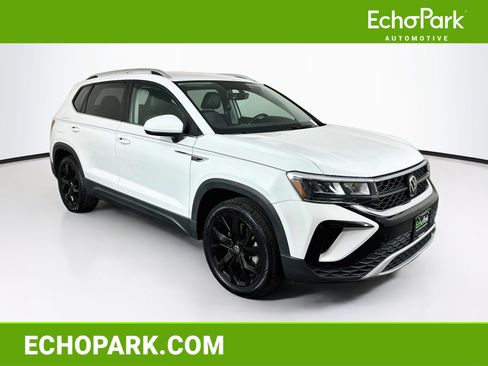 Used 2022 Volkswagen Taos SE AWD/4WD image 1
