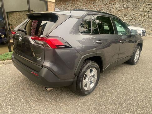 Used 2019 Toyota RAV4 XLE w/ Convenience Package AWD/4WD image 2