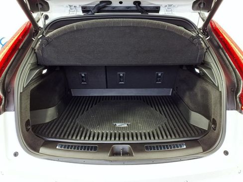 Used 2024 Cadillac XT4 Premium Luxury w/ LPO, Floor Liner Package FWD image 9