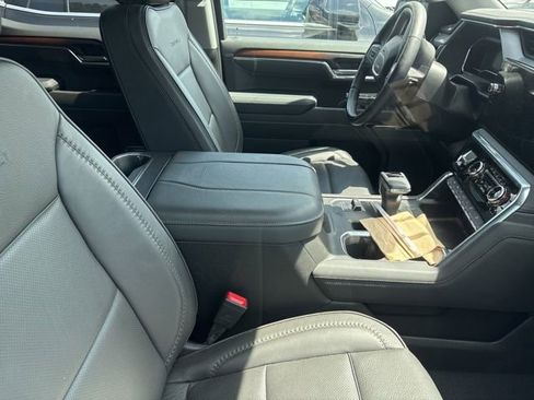 Used 2025 GMC Sierra 1500 Denali AWD/4WD image 4