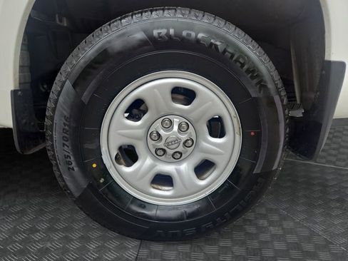 Used 2024 Nissan Frontier S RWD image 33