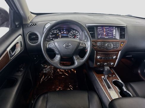 Used 2020 Nissan Pathfinder Platinum FWD image 17