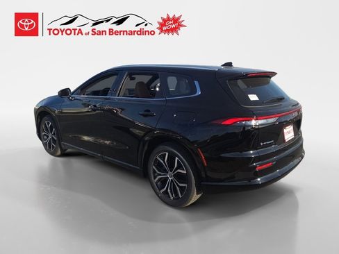 New 2025 Toyota Crown Signia image 3