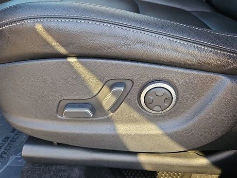 Used 2022 Genesis GV70 2.5T image 12