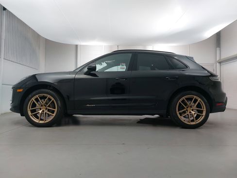Certified 2022 Porsche Macan AWD/4WD image 2