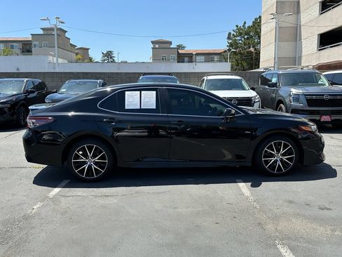 Used 2023 Toyota Camry SE FWD image 9