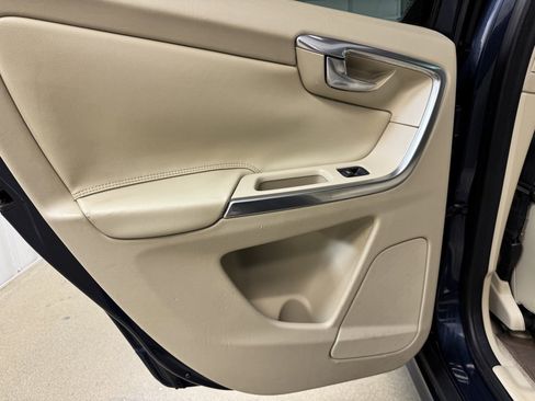 Used 2015 Volvo XC60 T5 Premier image 15