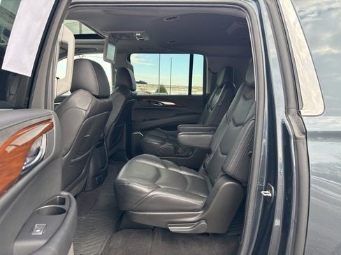 Used 2020 Cadillac Escalade ESV Premium Luxury w/ LPO, Radiant Package image 21