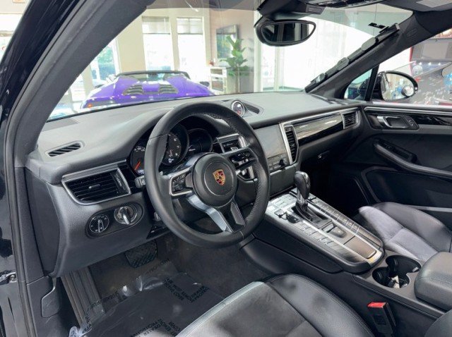 Used 2018 Porsche Macan AWD/4WD image 3