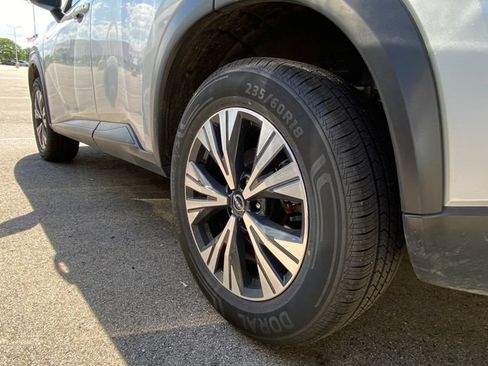 Used 2023 Nissan Rogue SV FWD image 11