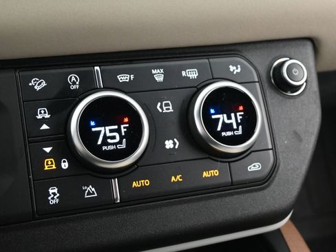 Used 2023 Land Rover Defender 110 X-Dynamic SE image 13