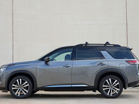 Used 2025 Nissan Pathfinder Platinum AWD/4WD image 52