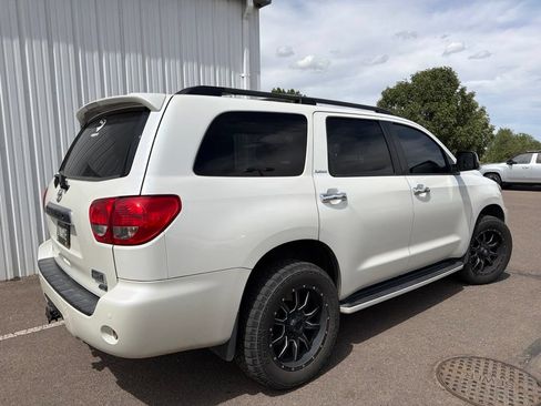 Used 2017 Toyota Sequoia Platinum AWD/4WD image 3