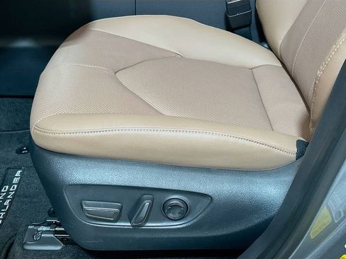 New 2026 Toyota Grand Highlander AWD image 19
