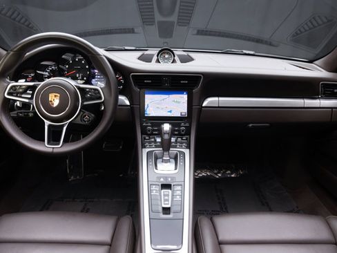 Used 2017 Porsche 911 Carrera RWD image 3