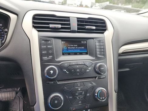 Used 2015 Ford Fusion SE w/ Equipment Group 202A image 21