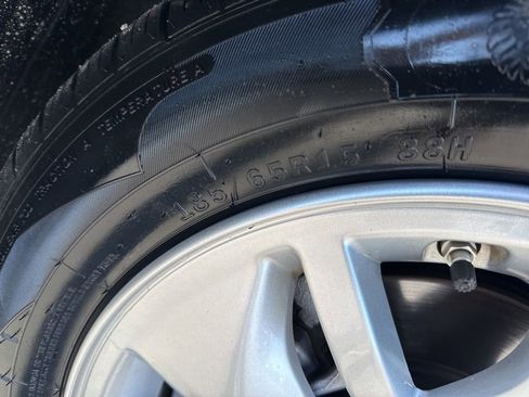 Used 2025 Hyundai Venue SE image 27