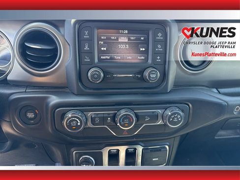 Used 2019 Jeep Wrangler Sport AWD/4WD image 16