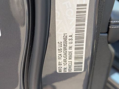 Used 2024 Jeep Grand Cherokee Laredo w/ Trailer Tow Package image 18