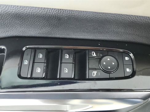 Used 2022 Nissan Pathfinder SL w/ SL Premium Package image 10