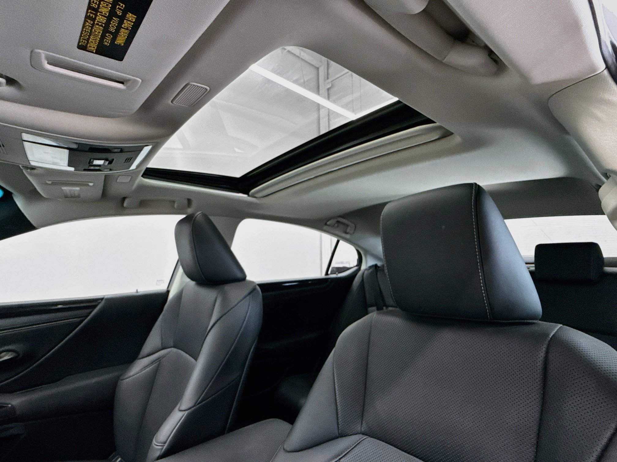 Used 2019 Lexus ES 300h w/ Premium Package FWD image 27