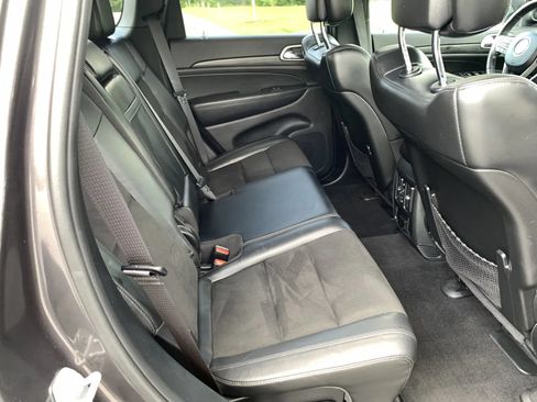 Used 2019 Jeep Grand Cherokee Altitude AWD/4WD image 32