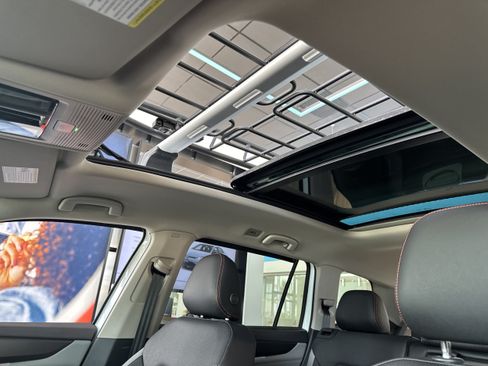New 2026 Volkswagen Atlas Peak Edition AWD/4WD image 19