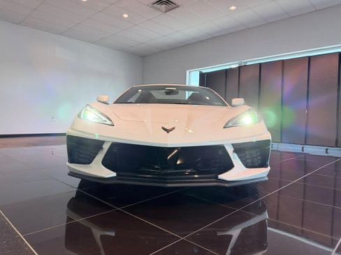 Used 2023 Chevrolet Corvette Stingray Premium Conv w/ Z51 Performance Package RWD image 3