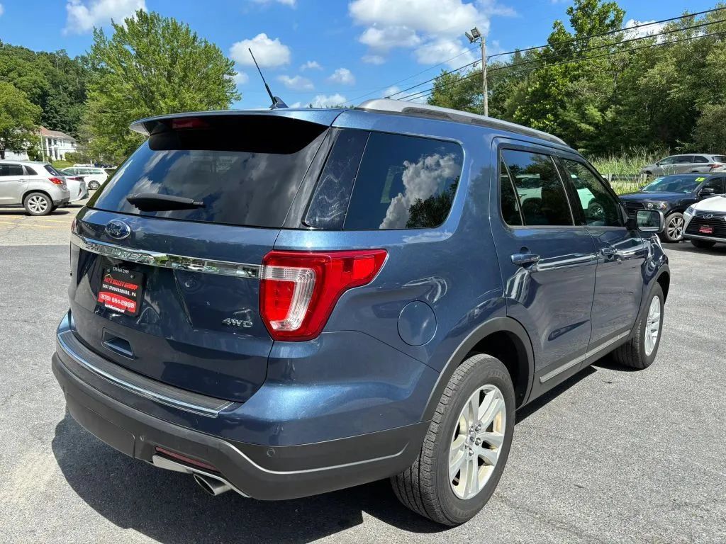 Used 2018 Ford Explorer XLT w/ Equipment Group 202A AWD/4WD image 8