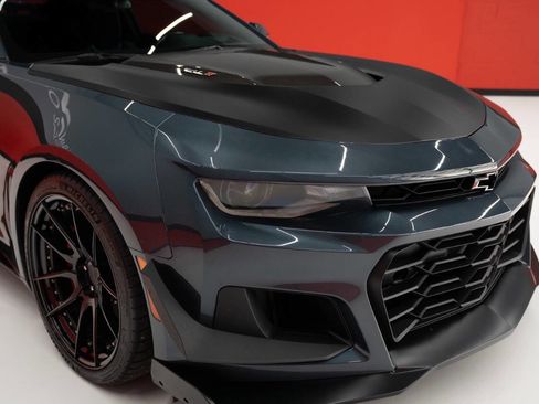 Used 2019 Chevrolet Camaro ZL1 RWD image 7