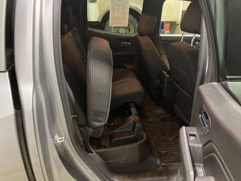 Used 2023 Chevrolet Colorado LT w/ LT Convenience Package II image 9