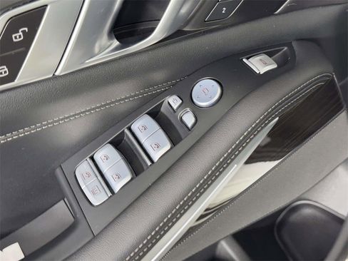 Used 2024 BMW X7 xDrive40i w/ Premium Package image 18
