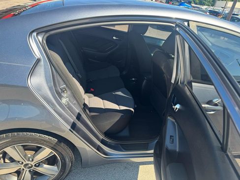 Used 2018 Kia Forte S w/ S Technology Plus Package FWD image 10