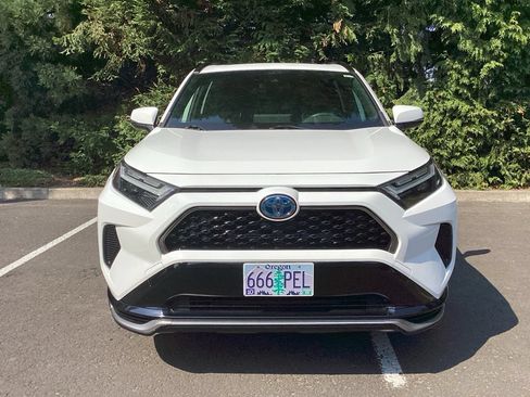 Used 2022 Toyota RAV4 SE w/ Weather & Moonroof Package AWD/4WD image 20
