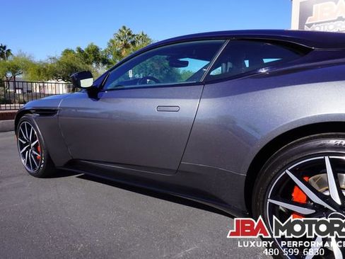 Used 2020 Aston Martin DB11 Coupe image 28