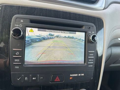 Used 2016 Chevrolet Traverse LT w/ Style and Technology Package image 17