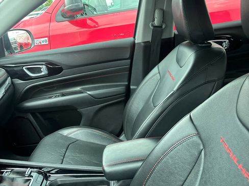 Used 2022 Jeep Compass Trailhawk w/ Trailhawk Elite Group AWD/4WD image 3