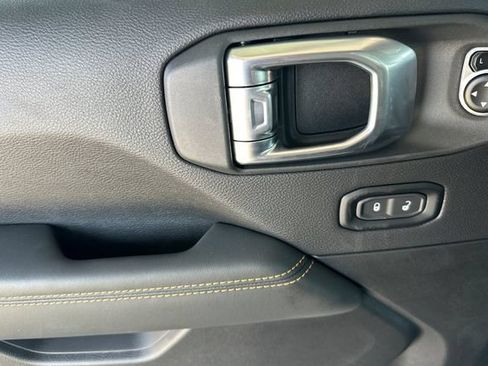 New 2025 Jeep Wrangler Unlimited Sahara AWD/4WD image 10
