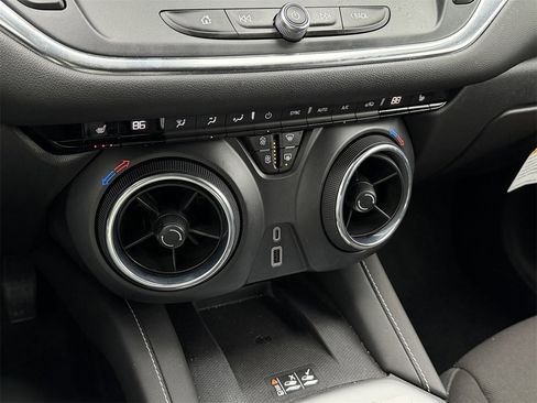 Certified 2024 Chevrolet Blazer LT w/ Convenience Package image 19