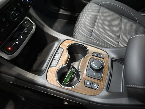 Used 2023 GMC Acadia SLE w/ Driver Convenience Package image 19