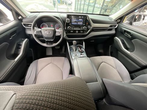Used 2020 Toyota Highlander LE image 9