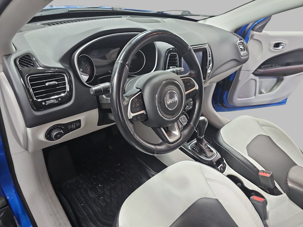 Used 2018 Jeep Compass Limited w/ Navigation Group AWD/4WD image 19