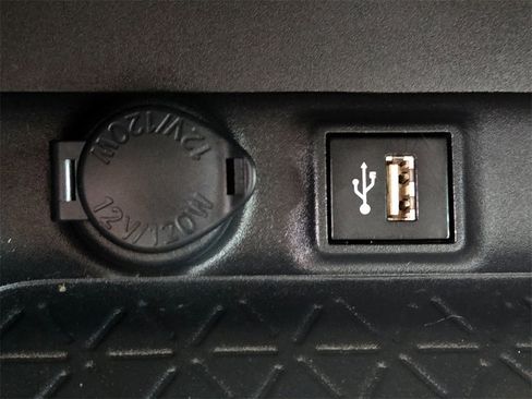 Used 2025 Toyota RAV4 XLE Premium image 20