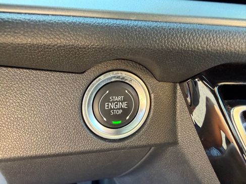 Used 2025 Chevrolet Traverse LT AWD/4WD image 33
