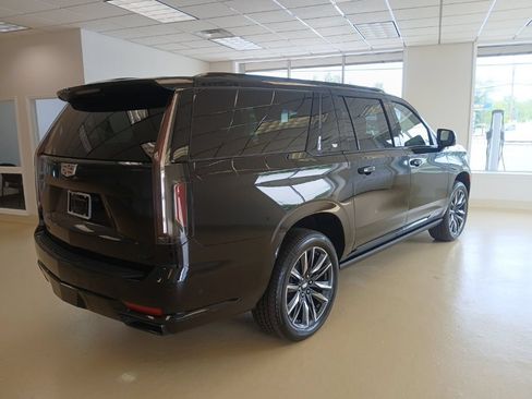 Certified 2022 Cadillac Escalade ESV Sport Platinum w/ LPO, Floor Liner Package AWD/4WD image 3