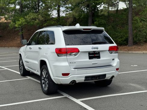 Used 2017 Jeep Grand Cherokee Overland AWD/4WD image 8
